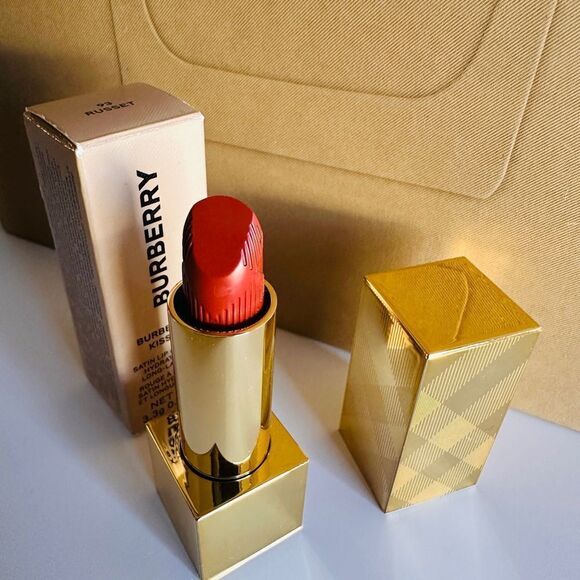 BURBERRY Kisses 93 Russet:
Timeless Elegance
(3.3 g / NET WT. 0.11 OZ) - Picture 9 of 17